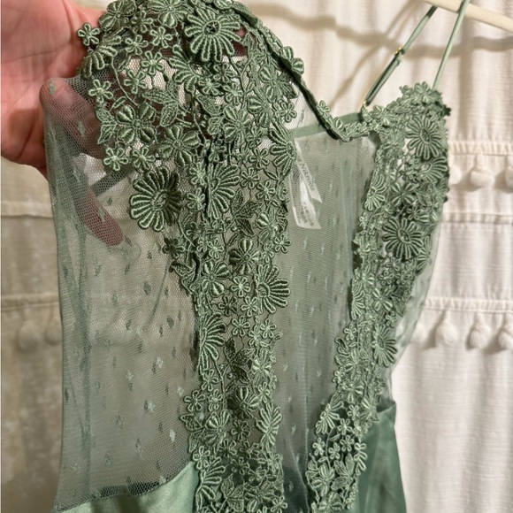 FLORA NIKROOZ Showstopper Charmeuse Chemise in Forest Green Slip Dress Medium - Picture 3 of 11